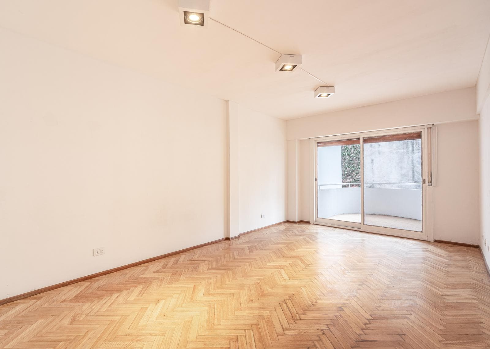 APARTMENT FOR SALE IN PALERMO: ONE-BEDROOM, WITH PARKING SPACE