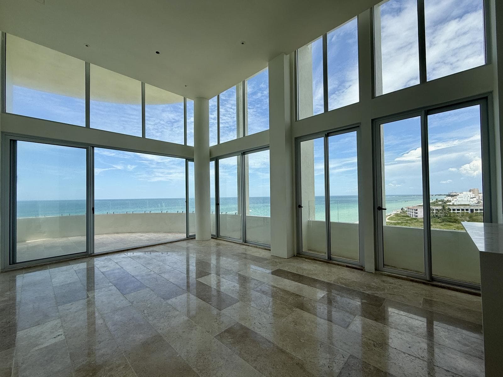 DEPARTAMENTO EN VENTA FRENTE AL MAR 3 RECÁMARAS, DOBLE ALTURA A ESTRENAR EN TELCHAC PUERTO