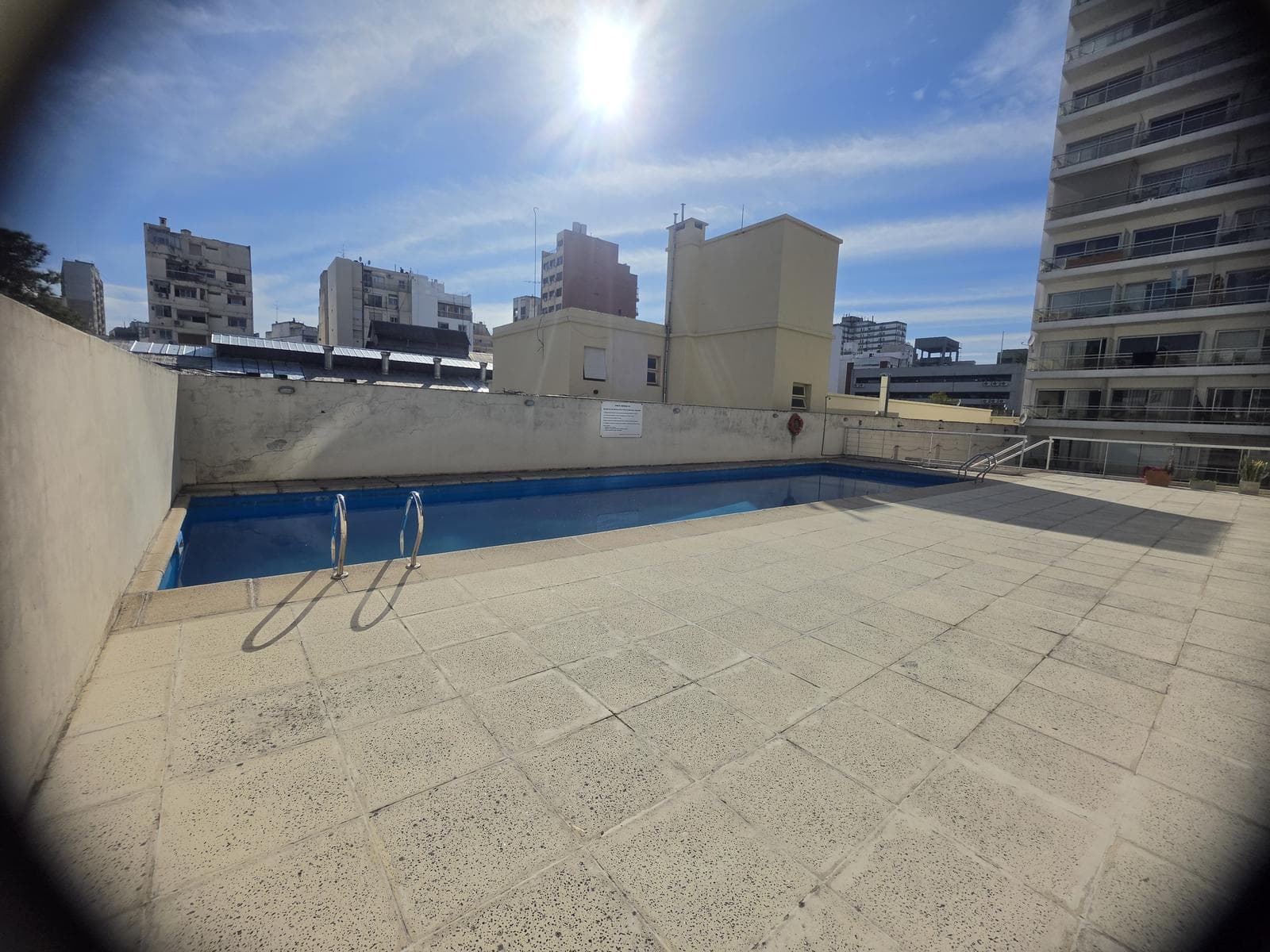 2-room apartment for rent, suitable for professionals, with balcony, covered parking, and amenities in Caballito