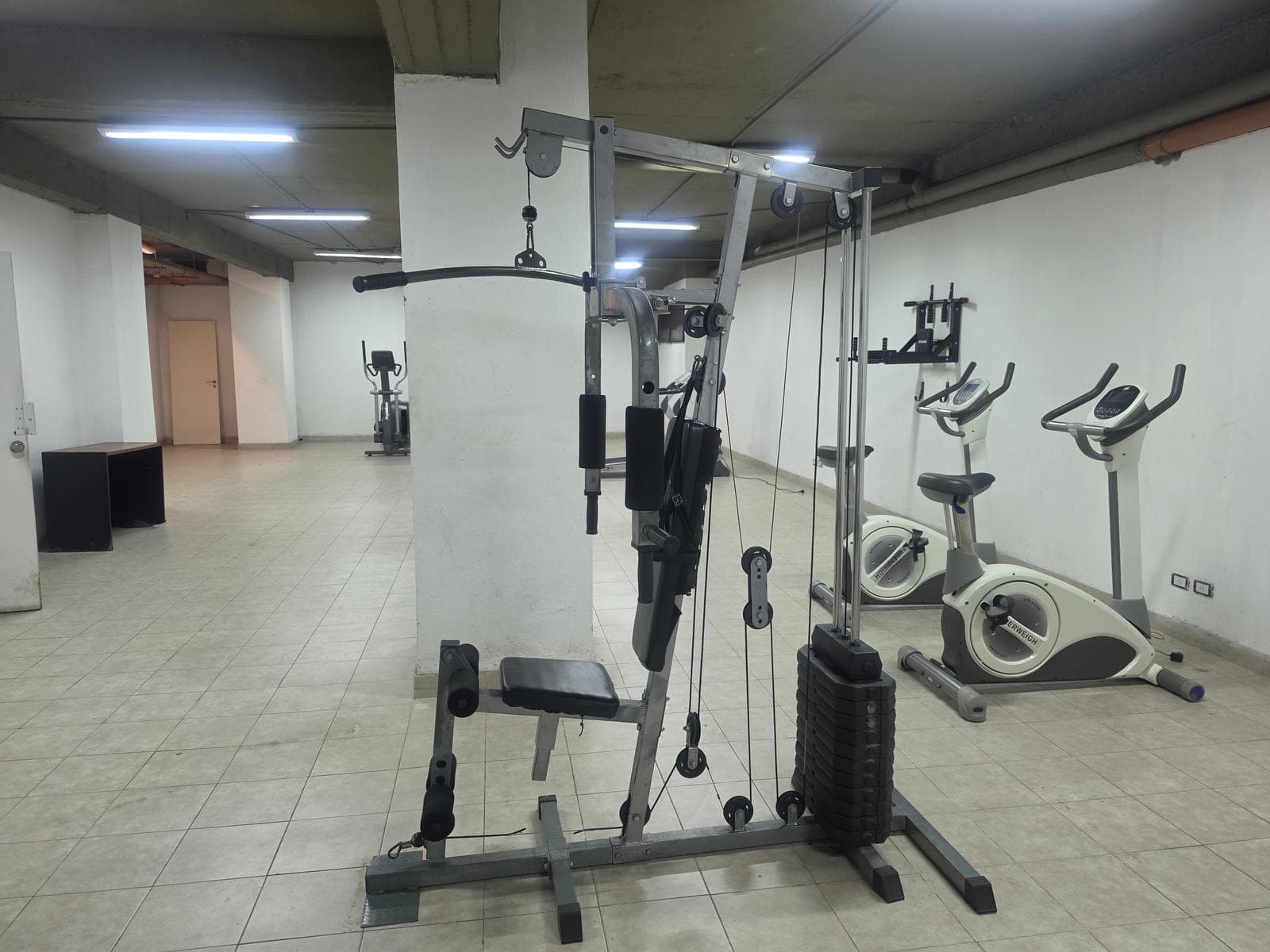 2-room apartment for rent, suitable for professionals, with balcony, covered parking, and amenities in Caballito