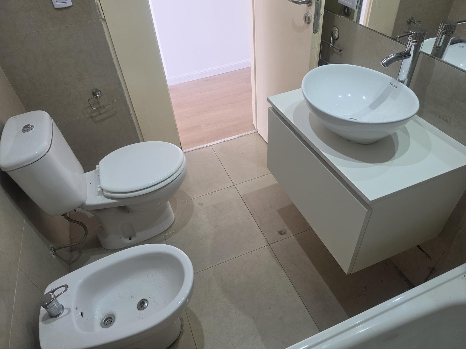 2-room apartment for rent, suitable for professionals, with balcony, covered parking, and amenities in Caballito