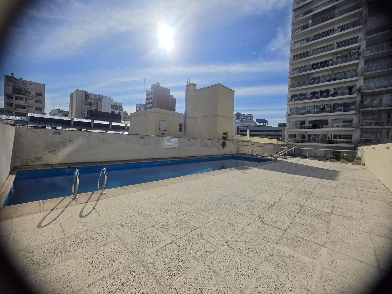 2-room apartment for rent, suitable for professionals, with balcony, covered parking, and amenities in Caballito