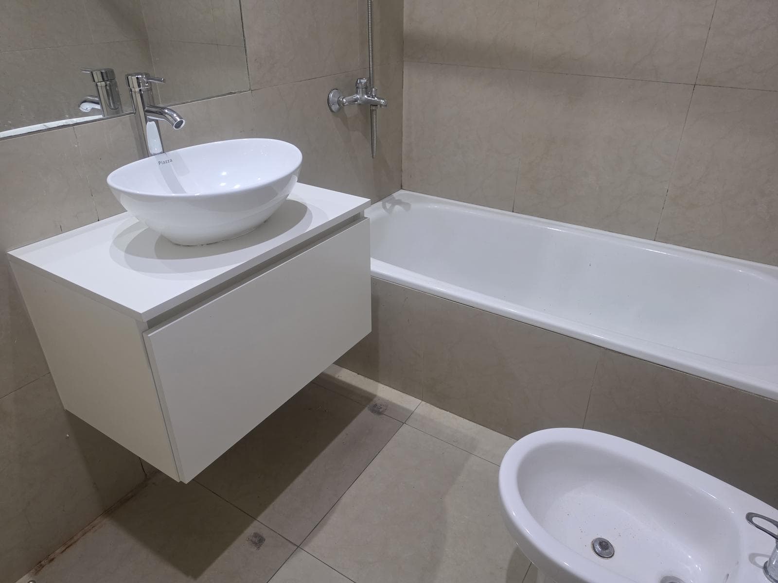 2-room apartment for rent, suitable for professionals, with balcony, covered parking, and amenities in Caballito