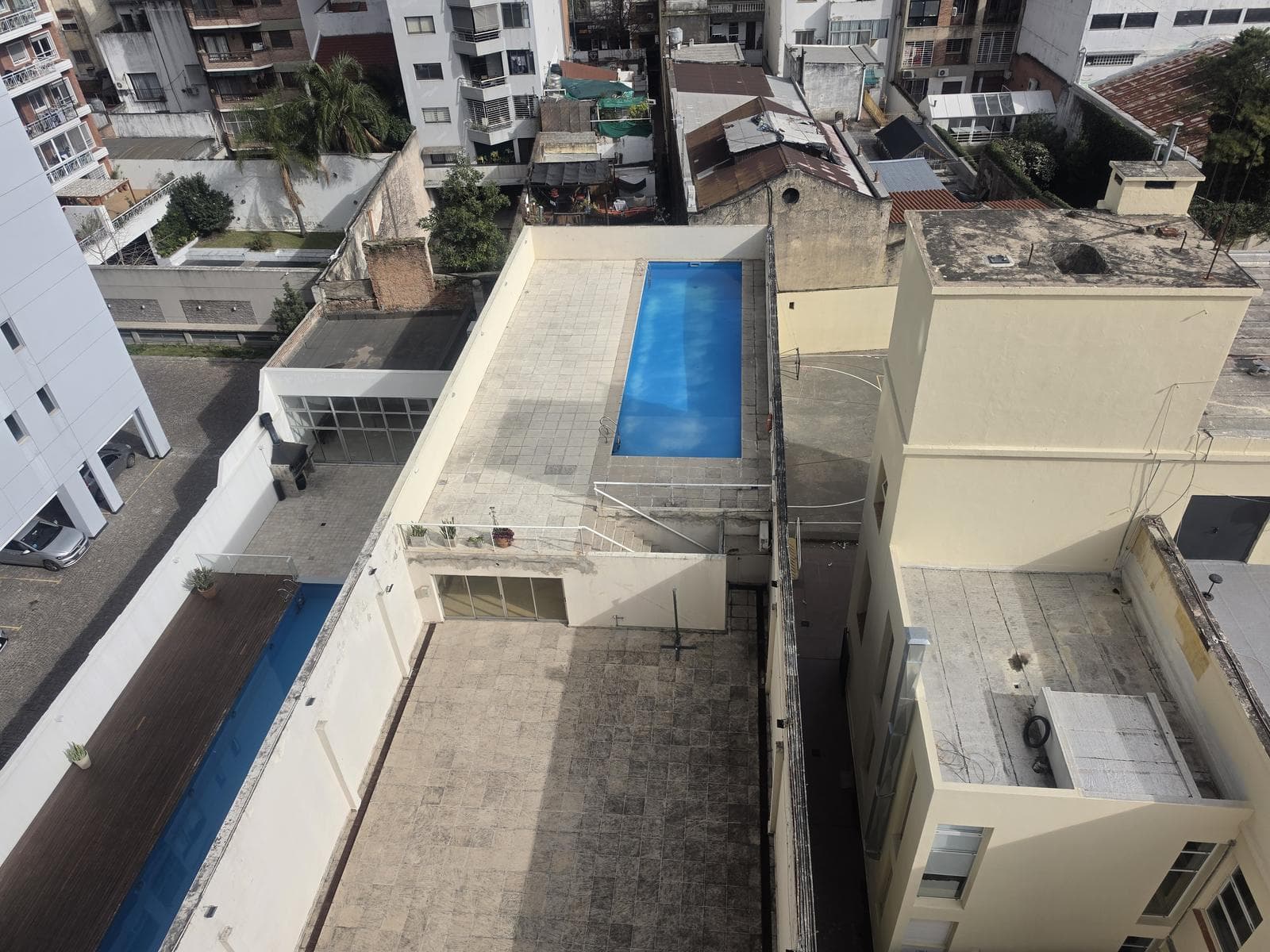 2-room apartment for rent, suitable for professionals, with balcony, covered parking, and amenities in Caballito