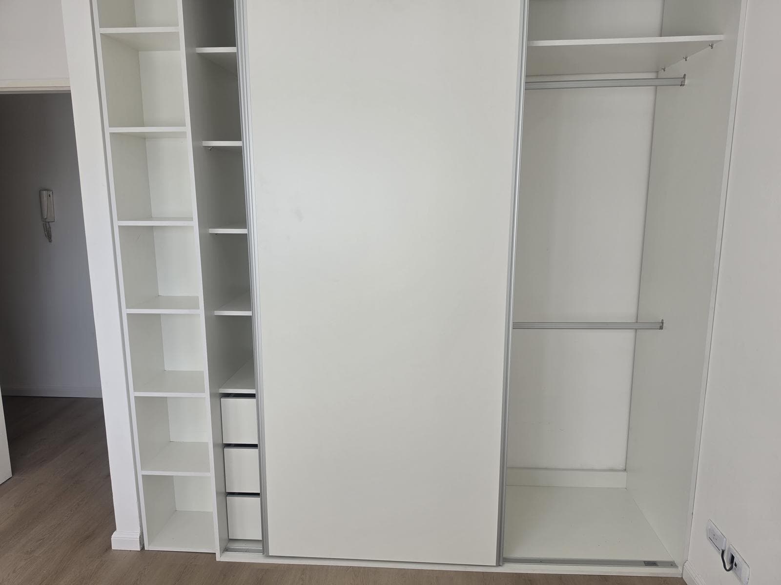 2-room apartment for rent, suitable for professionals, with balcony, covered parking, and amenities in Caballito