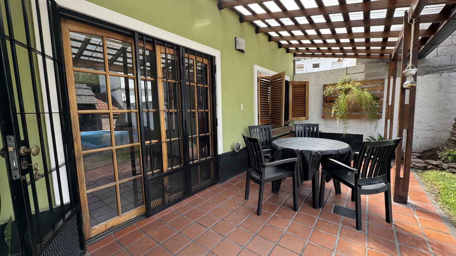 House for sale in Ituzaingó Norte: 4 rooms, with garage; mortgage financing available