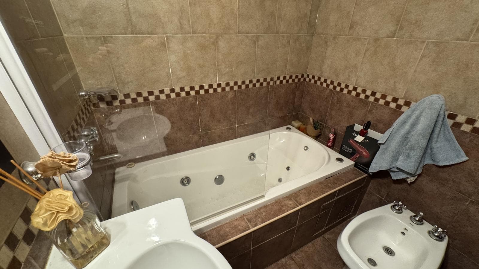 House for sale in Ituzaingó Norte: 4 rooms, with garage; mortgage financing available