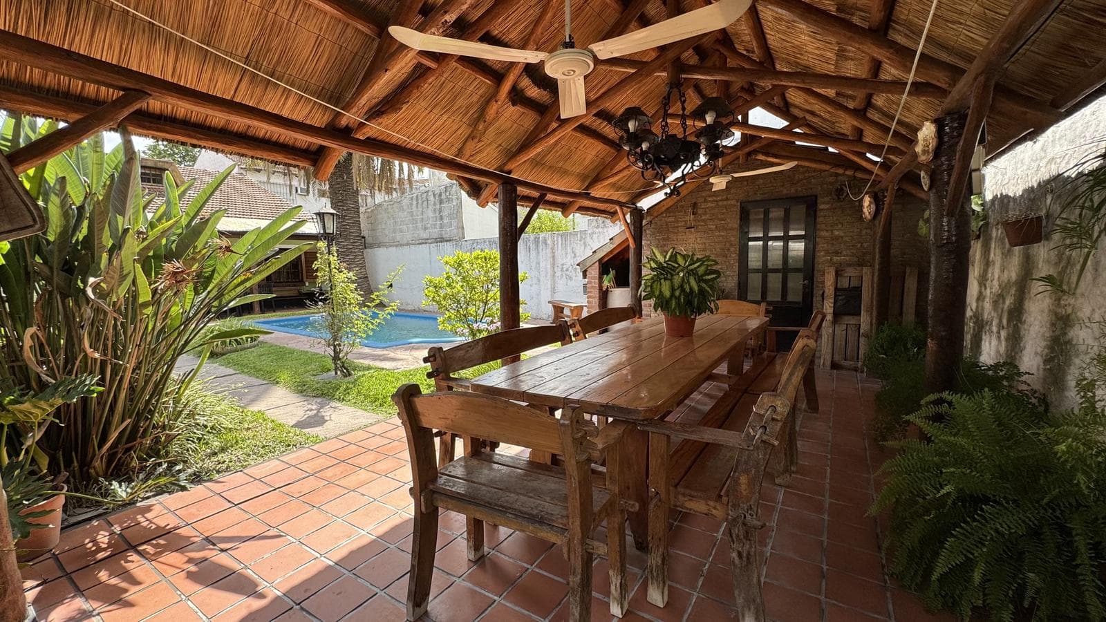 House for sale in Ituzaingó Norte: 4 rooms, with garage; mortgage financing available