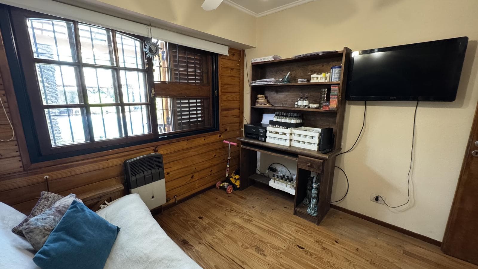 House for sale in Ituzaingó Norte: 4 rooms, with garage; mortgage financing available