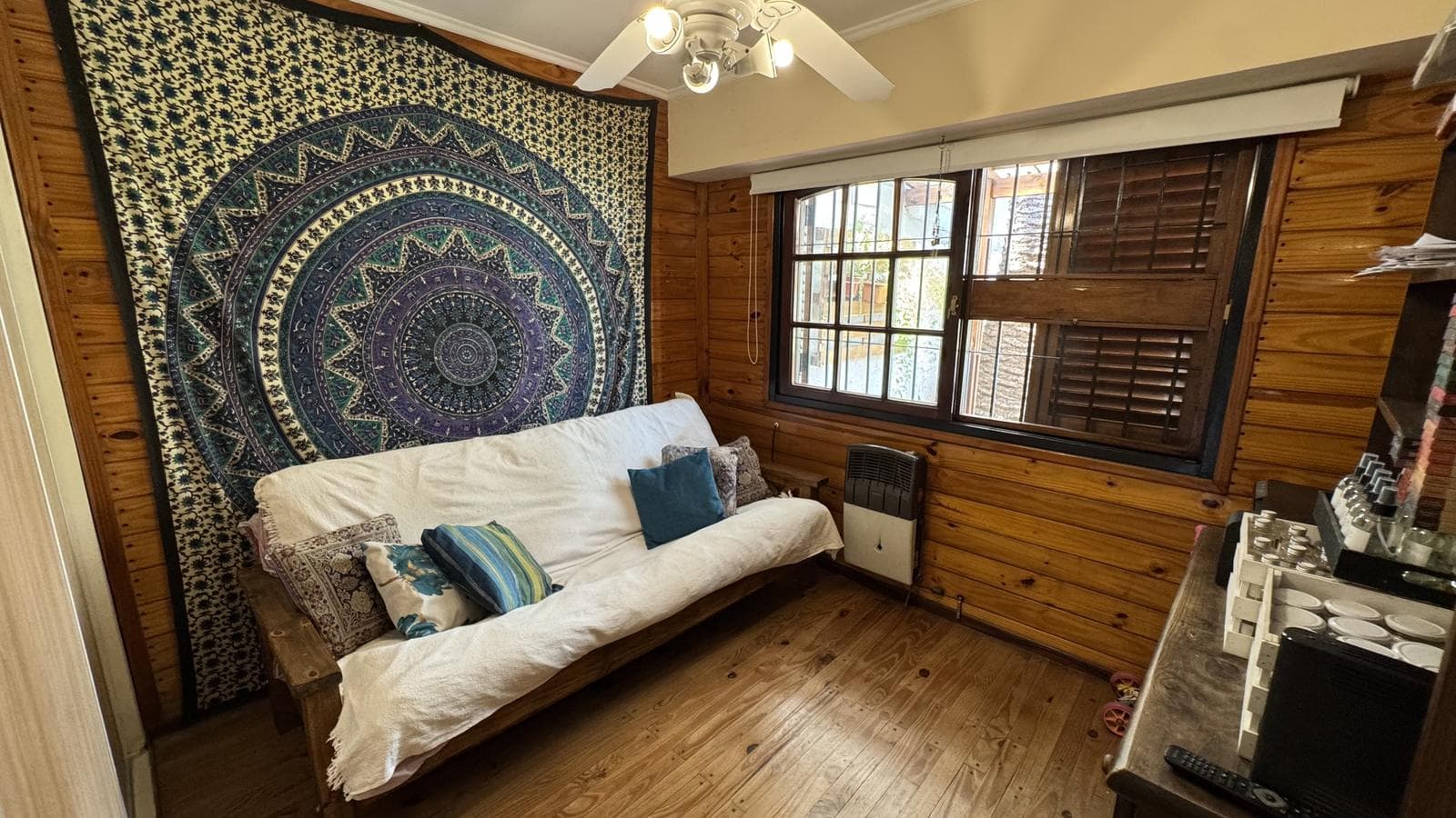 House for sale in Ituzaingó Norte: 4 rooms, with garage; mortgage financing available