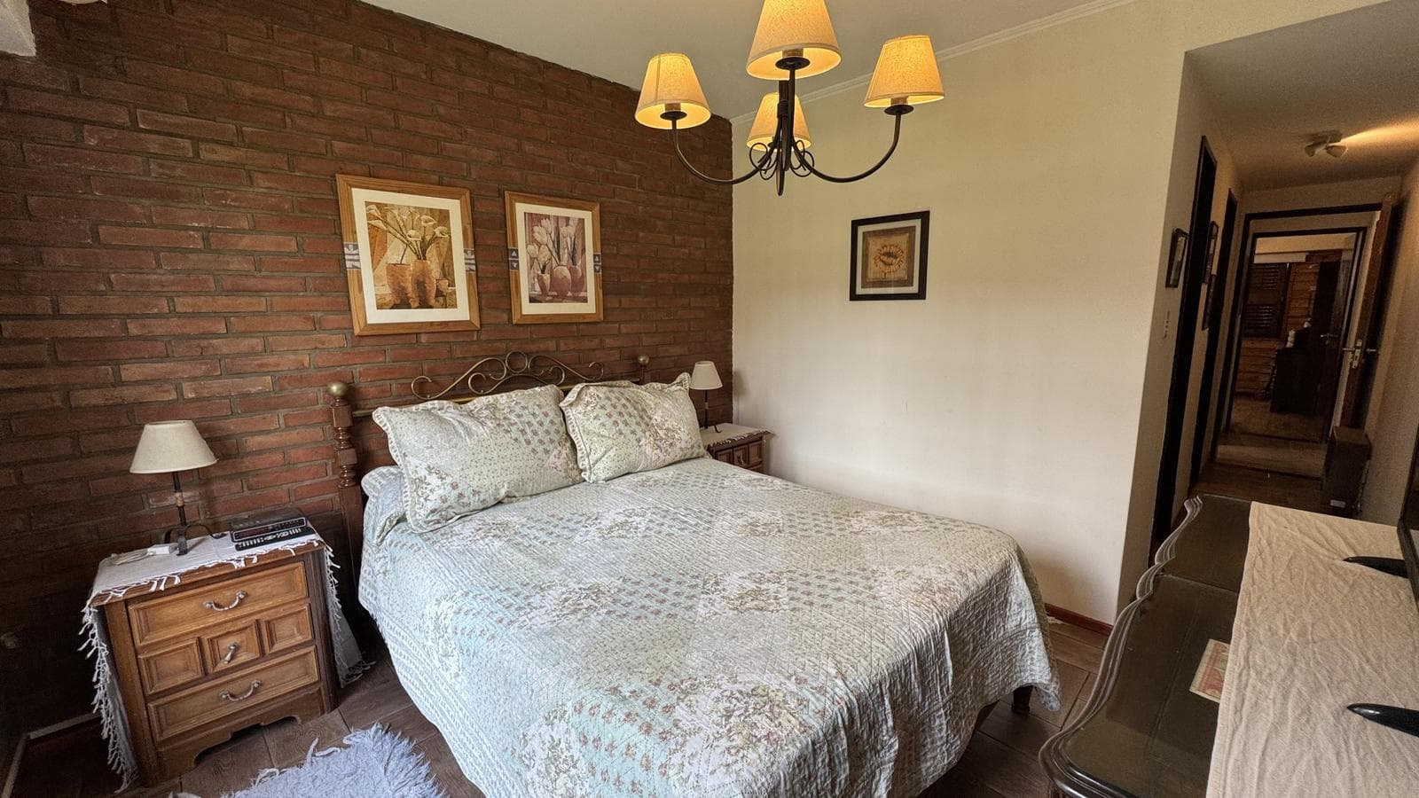 House for sale in Ituzaingó Norte: 4 rooms, with garage; mortgage financing available