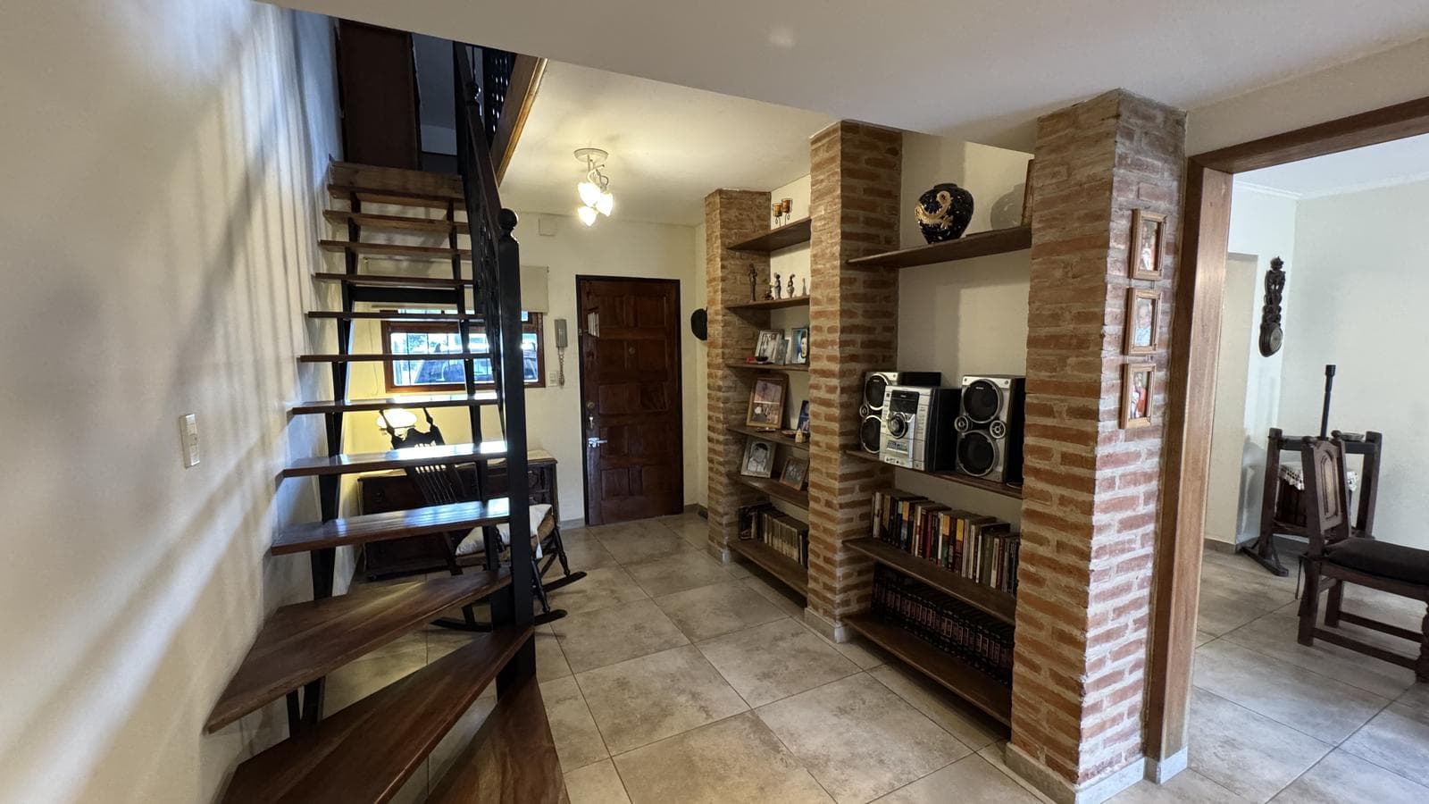 House for sale in Ituzaingó Norte: 4 rooms, with garage; mortgage financing available