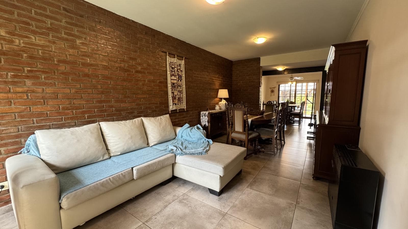 House for sale in Ituzaingó Norte: 4 rooms, with garage; mortgage financing available