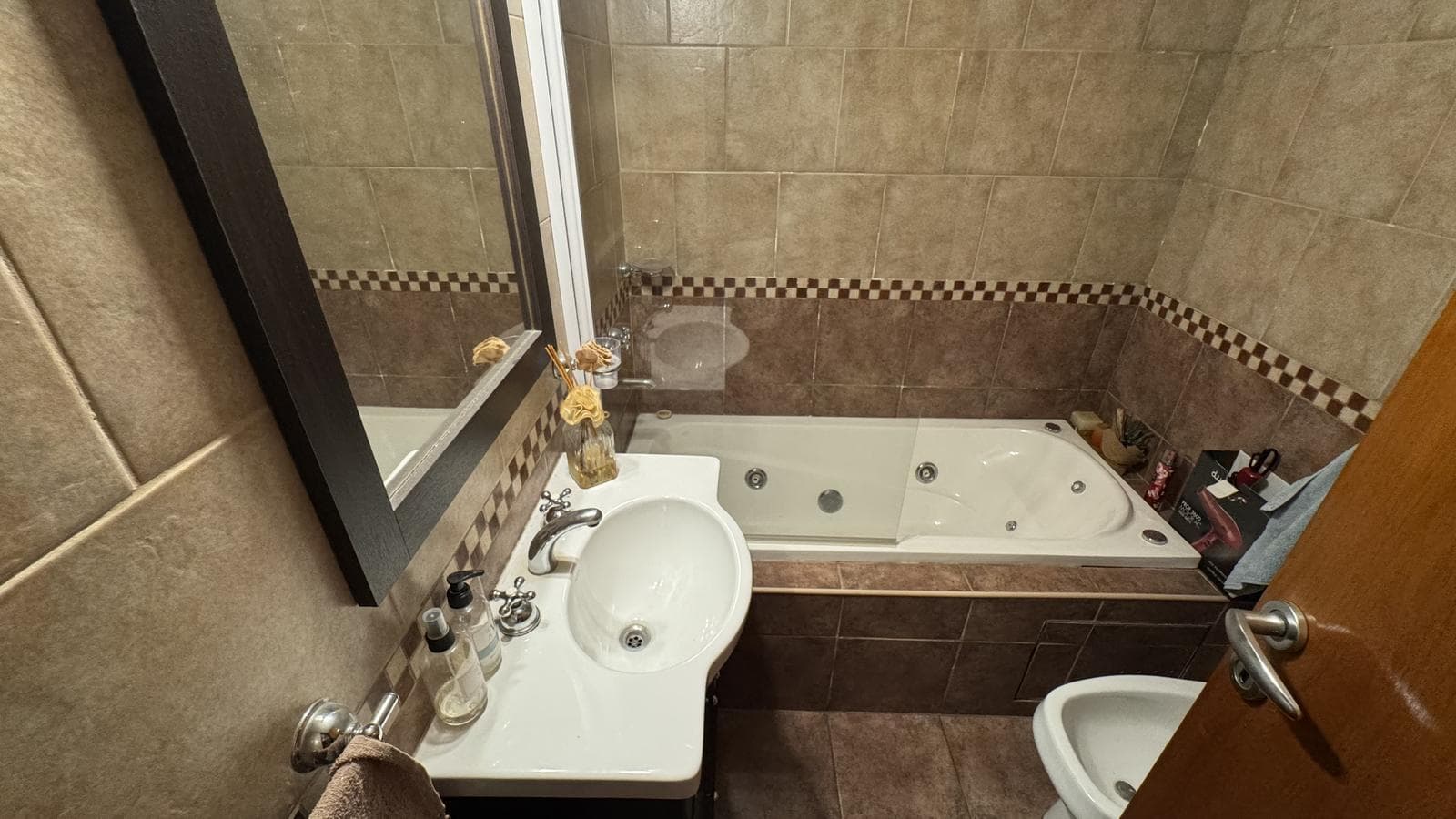 House for sale in Ituzaingó Norte: 4 rooms, with garage; mortgage financing available