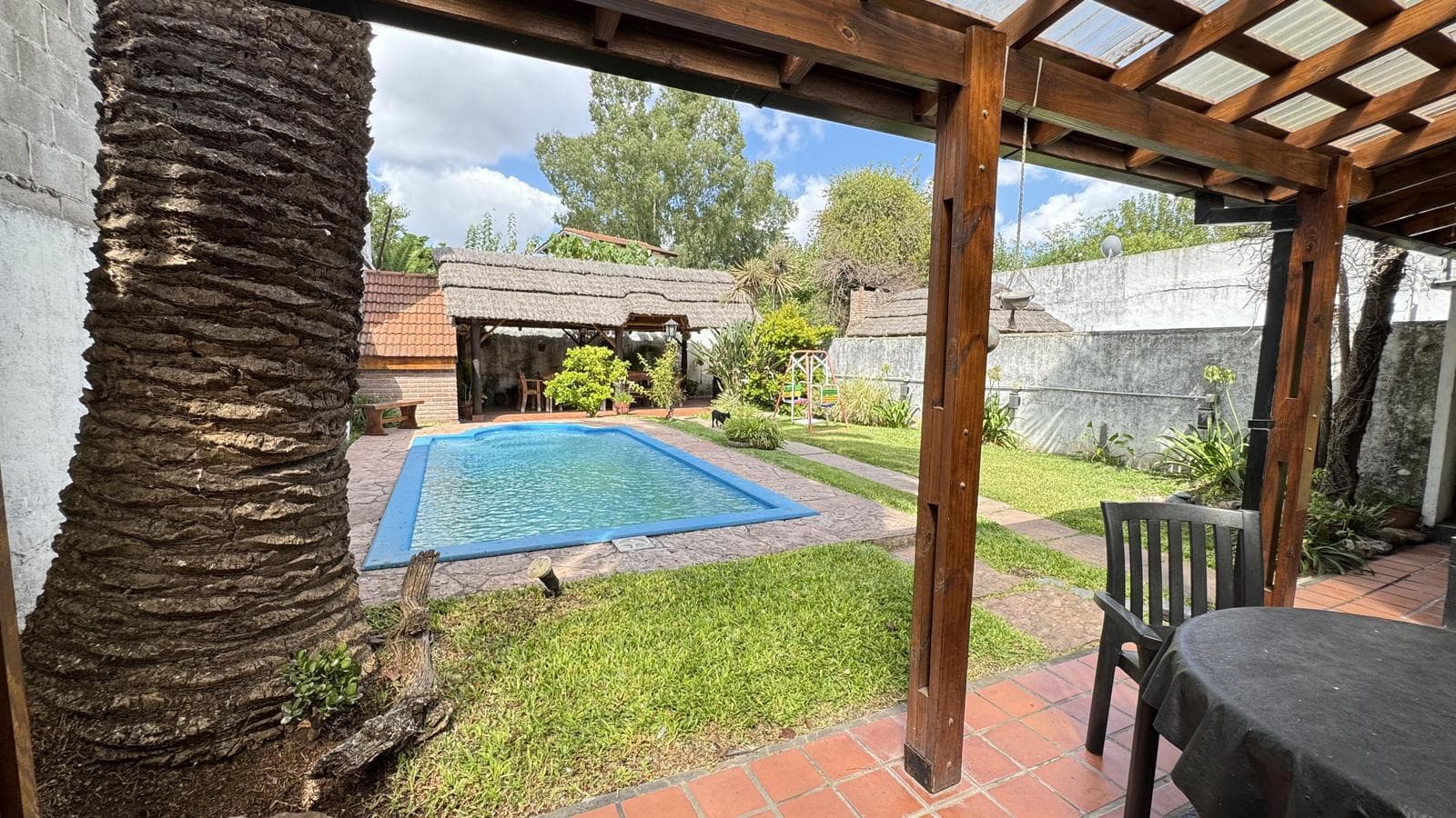 House for sale in Ituzaingó Norte: 4 rooms, with garage; mortgage financing available