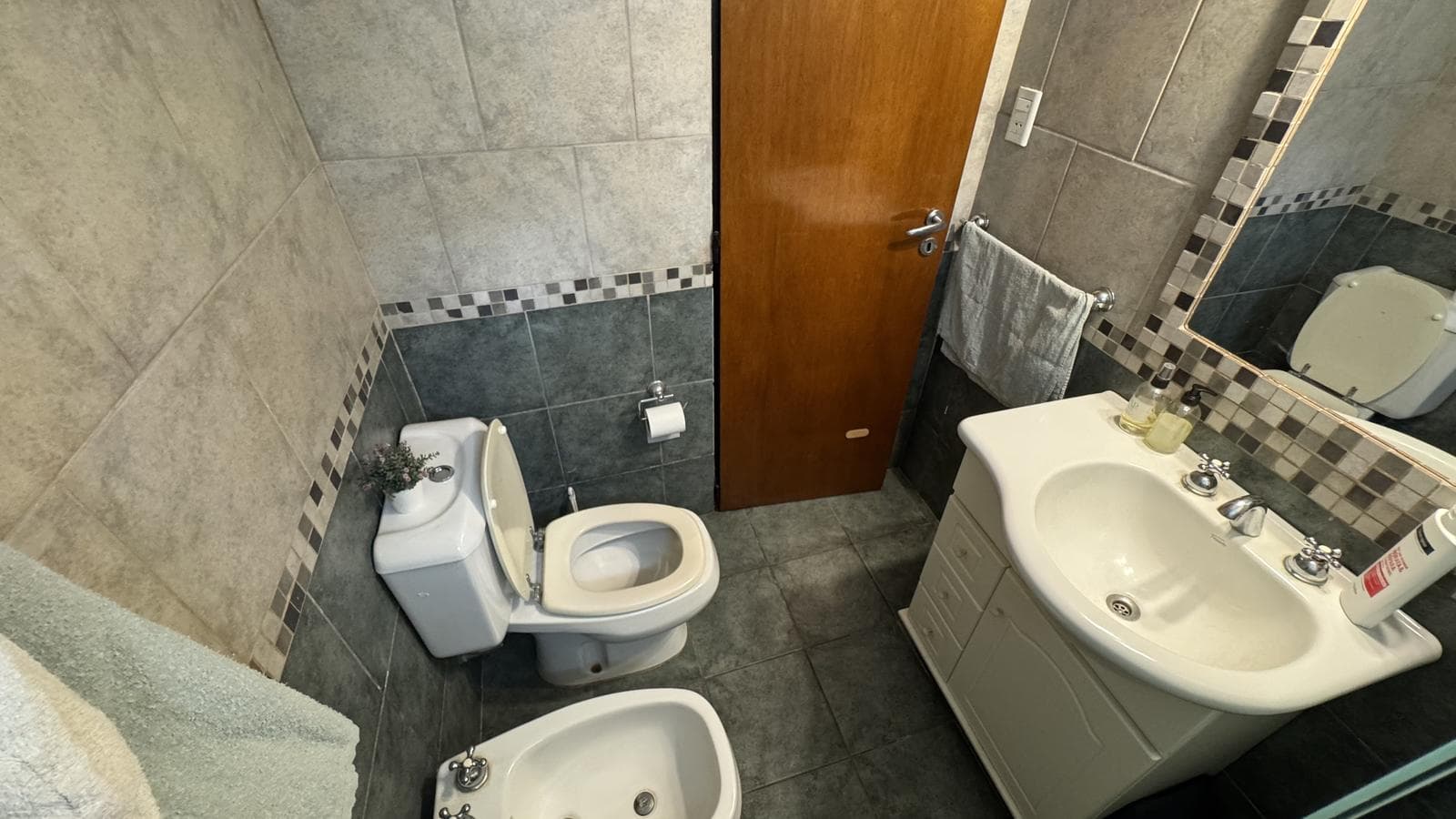 House for sale in Ituzaingó Norte: 4 rooms, with garage; mortgage financing available