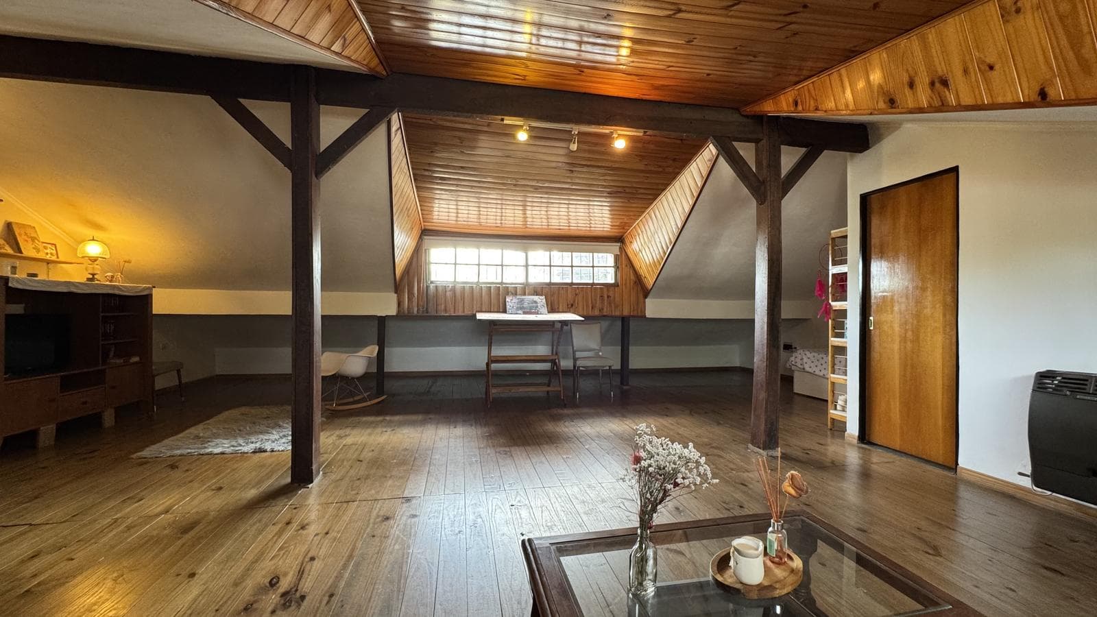 House for sale in Ituzaingó Norte: 4 rooms, with garage; mortgage financing available