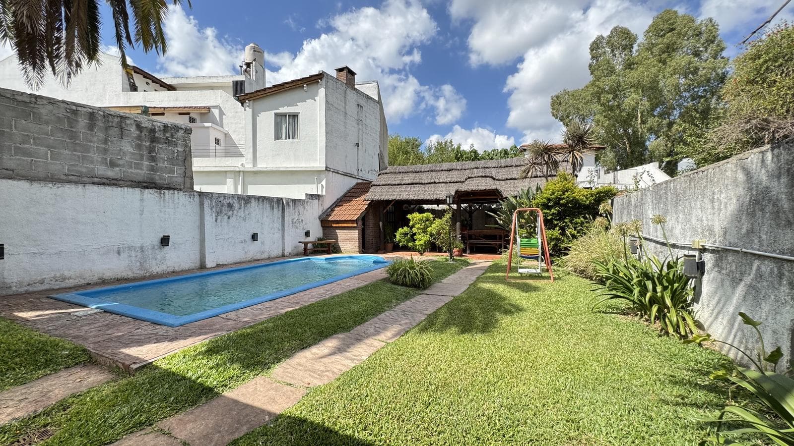 House for sale in Ituzaingó Norte: 4 rooms, with garage; mortgage financing available