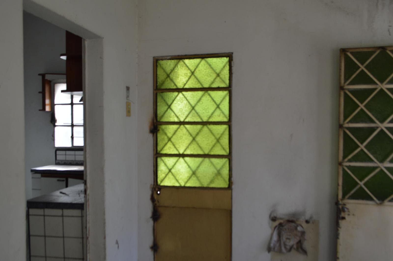 House for Sale in Castelar in Need of Renovation, Excellent Location