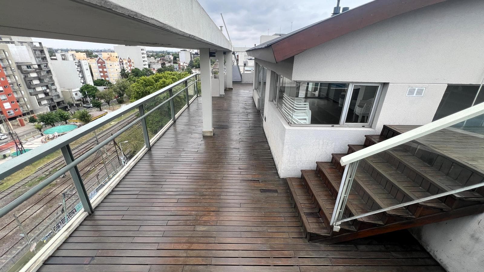 3-room apartment for sale with full amenities in Haedo, just 2 blocks from the station!