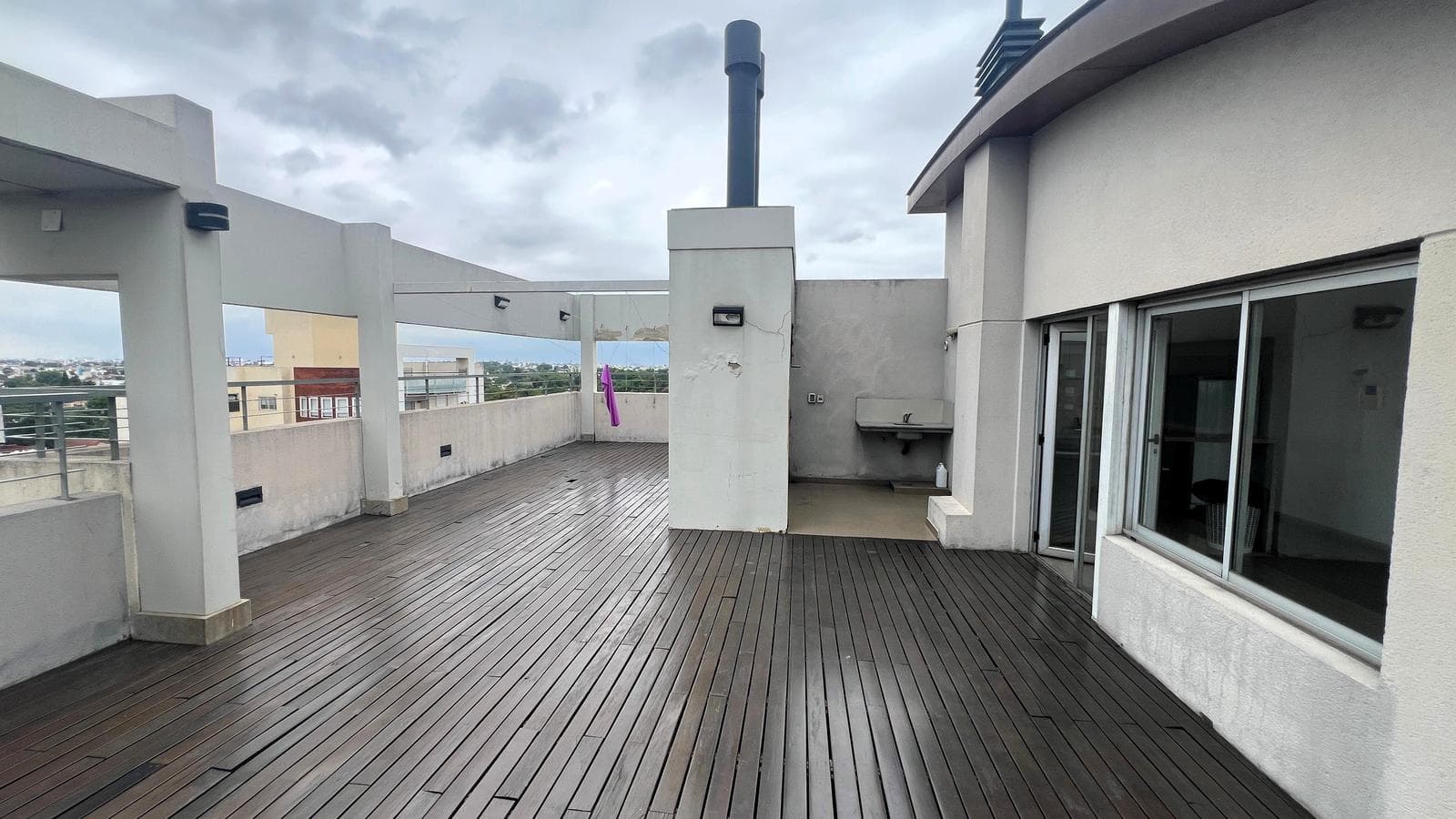 3-room apartment for sale with full amenities in Haedo, just 2 blocks from the station!