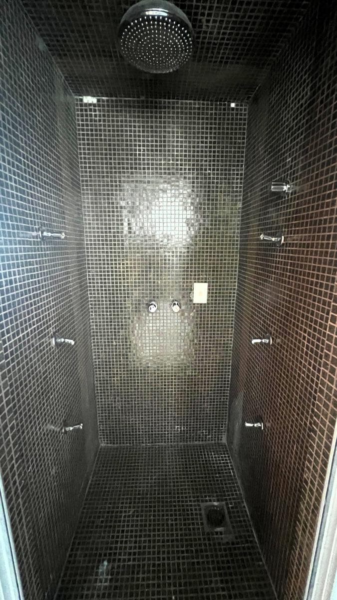 3-room apartment for sale with full amenities in Haedo, just 2 blocks from the station!