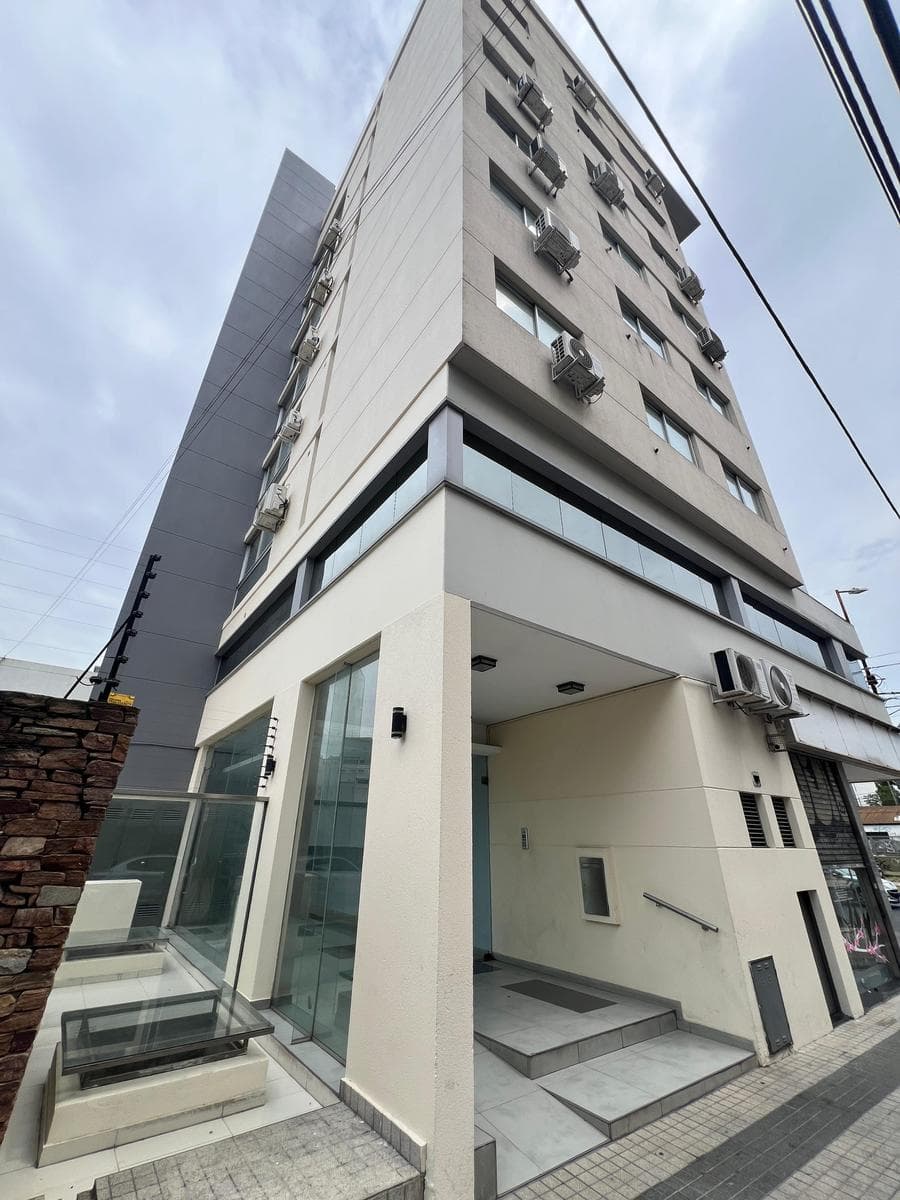 3-room apartment for sale with full amenities in Haedo, just 2 blocks from the station!