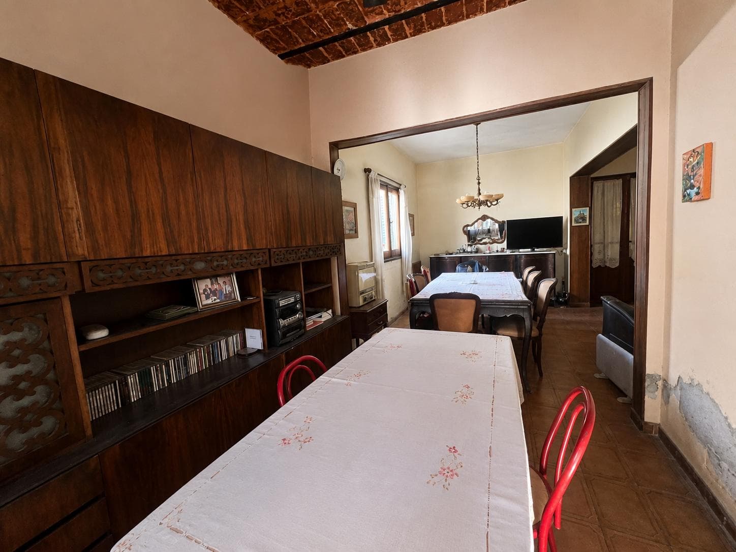 4-BEDROOM HOUSE FOR SALE, WITH A DRY PATIO, BARBECUE AREA, AND GARAGE; CONDITION: LIKE NEW; SWISS-STYLE FIREPLACE