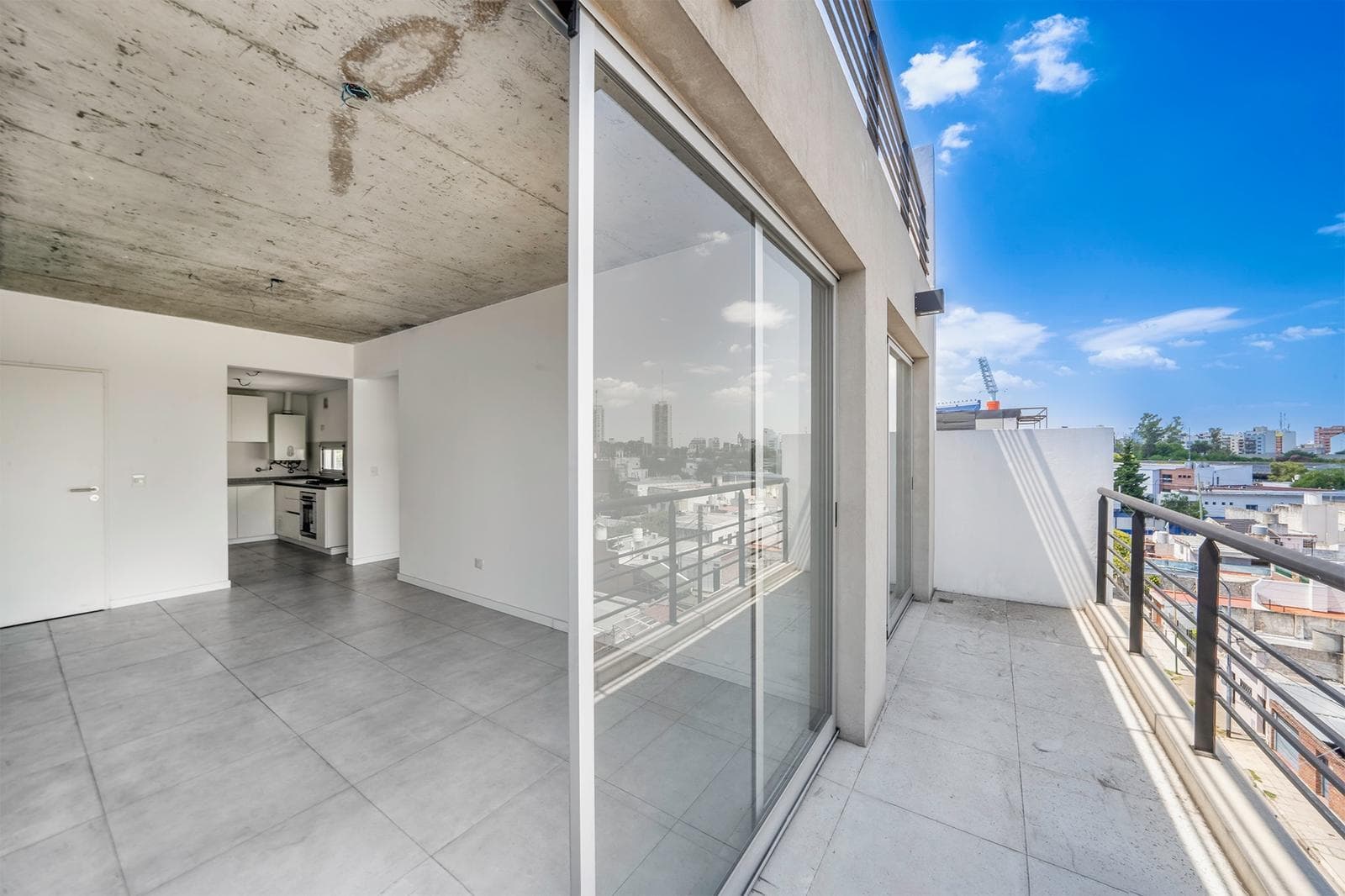 Two-room apartment with a balcony and garage available for short-term rent in Liniers