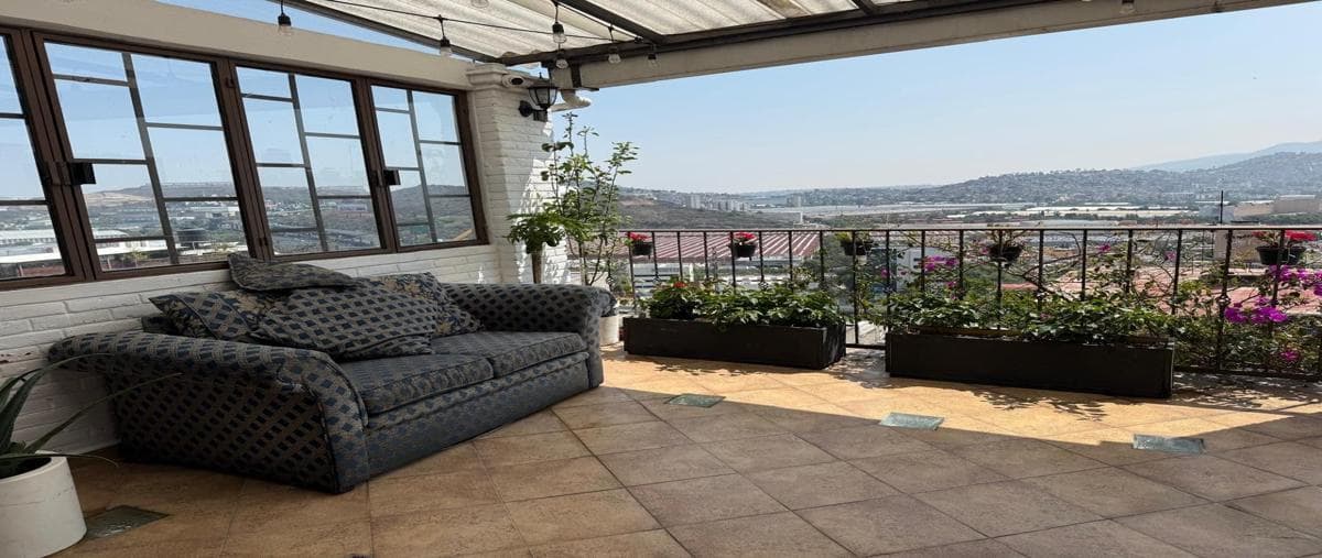 Condominium Unit for Sale in Cumbres del Valle with a Terrace, Tlalnepantla de Baz, State of Mexico
