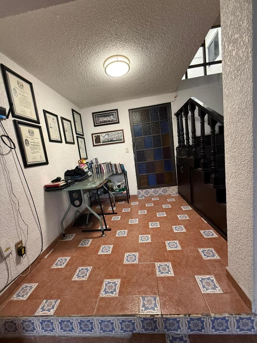 Condominium Unit for Sale in Cumbres del Valle with a Terrace, Tlalnepantla de Baz, State of Mexico