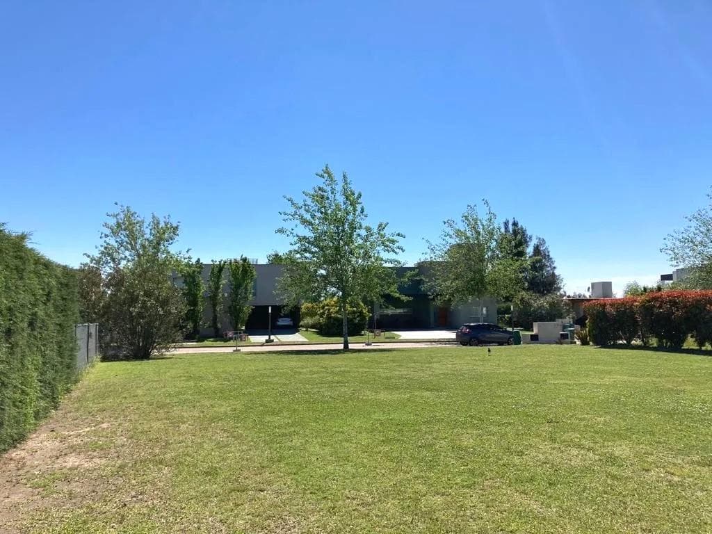 Land for Sale in the Aguadas Gated Community, Funes | 973 m² | Established neighborhood and immediate possession