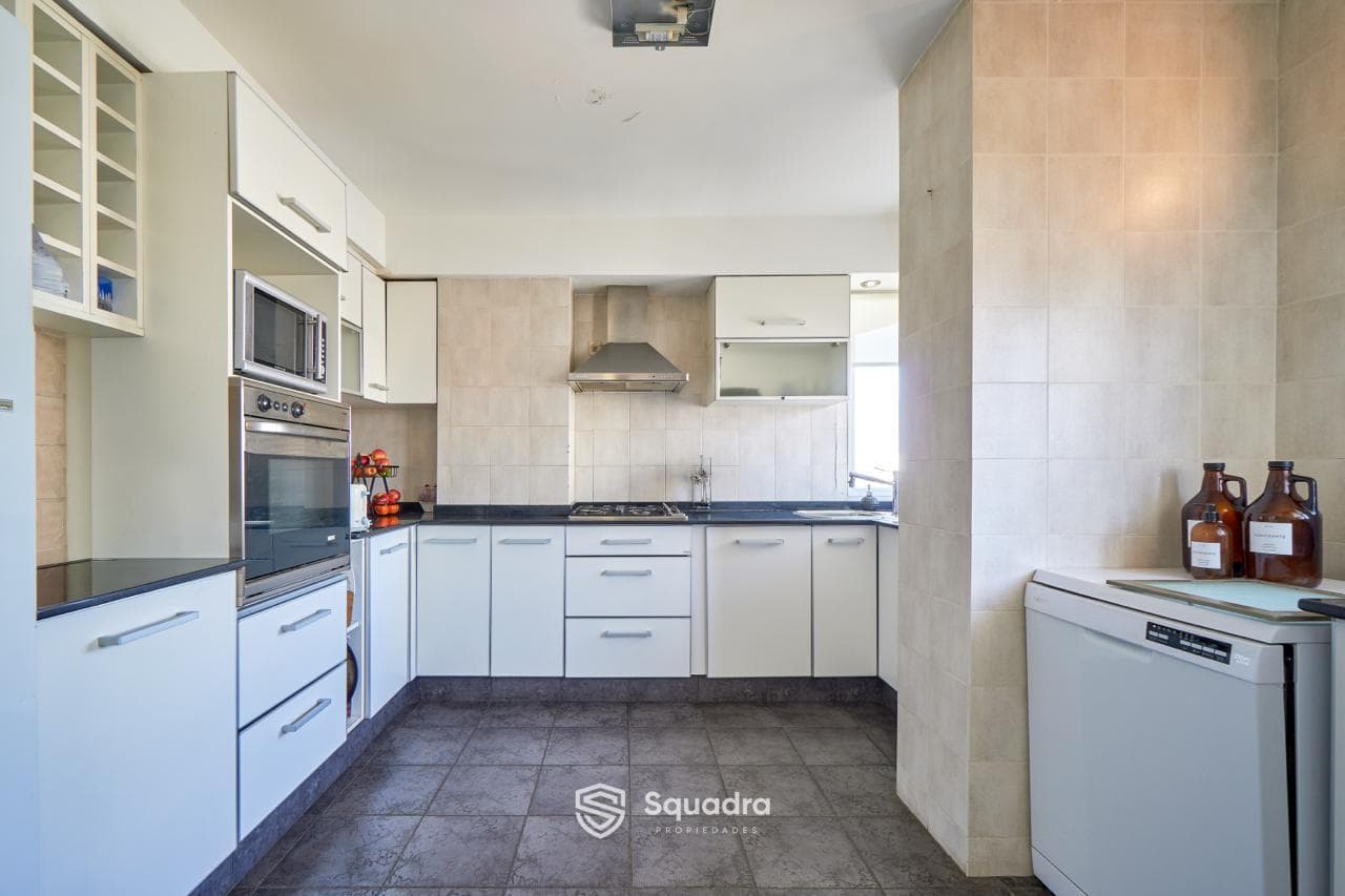 FOR SALE | TRADE-IN - 3-bedroom apartment with private terrace and garage. Downtown - QUALIFIES FOR MORTGAGE.