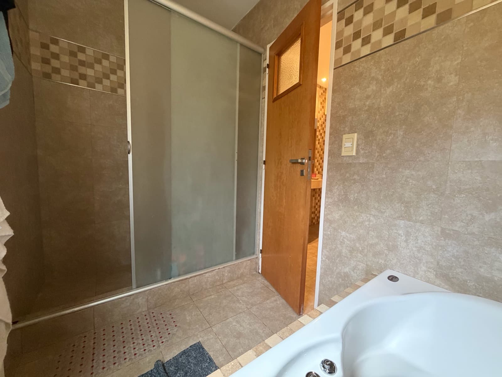 5-BEDROOM HOUSE FOR SALE IN KENTUCKY WITH A PLAYROOM