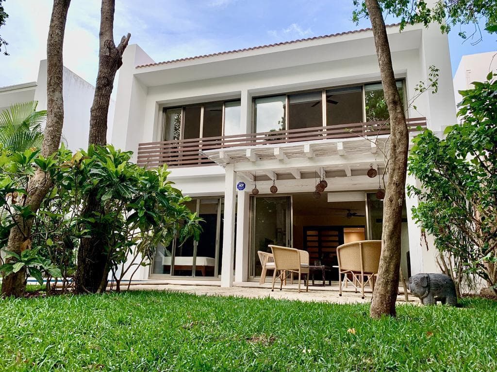CASA EN RENTA DE 3 REC CON ALBERCA PRIVADA - EXCLUSIVIDAD Y PRIVACIDAD EN PLAYACAR- PLAYA DEL CARMEN