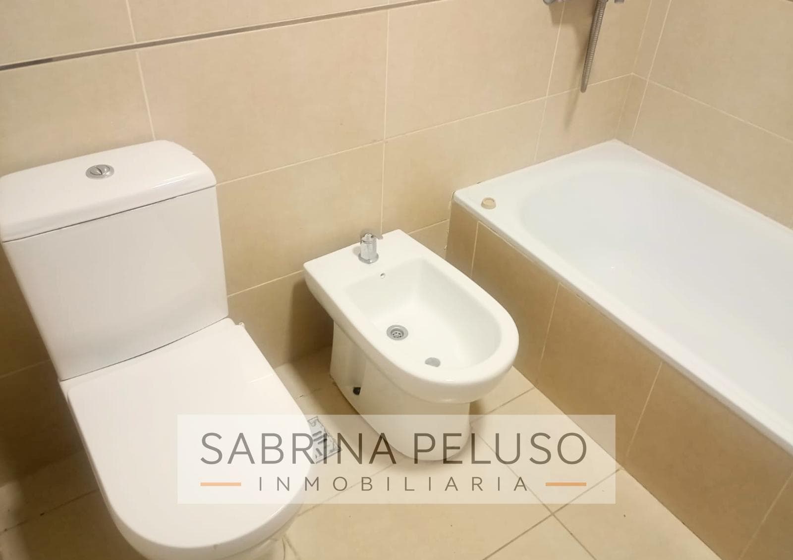 Alquiler Departamento 2 amb. con cochera Complejo Solares- Moreno