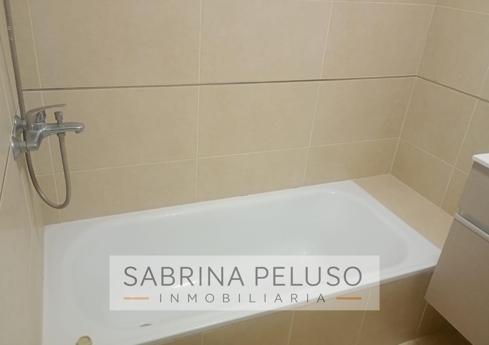Alquiler Departamento 2 amb. con cochera Complejo Solares- Moreno