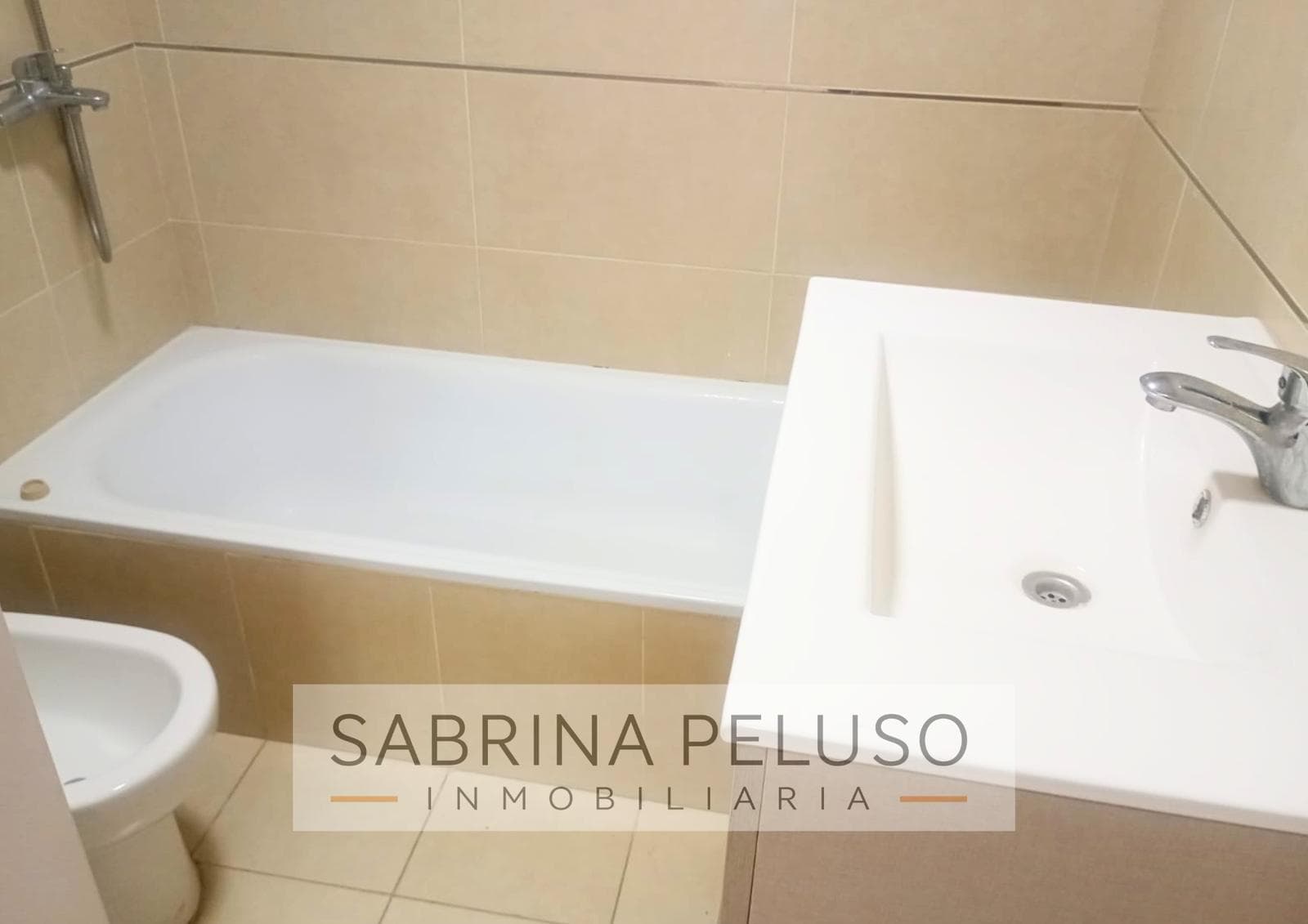 Alquiler Departamento 2 amb. con cochera Complejo Solares- Moreno