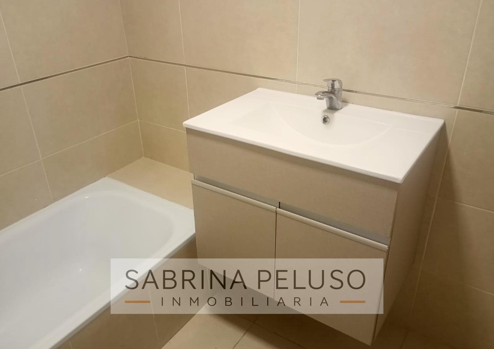 Alquiler Departamento 2 amb. con cochera Complejo Solares- Moreno