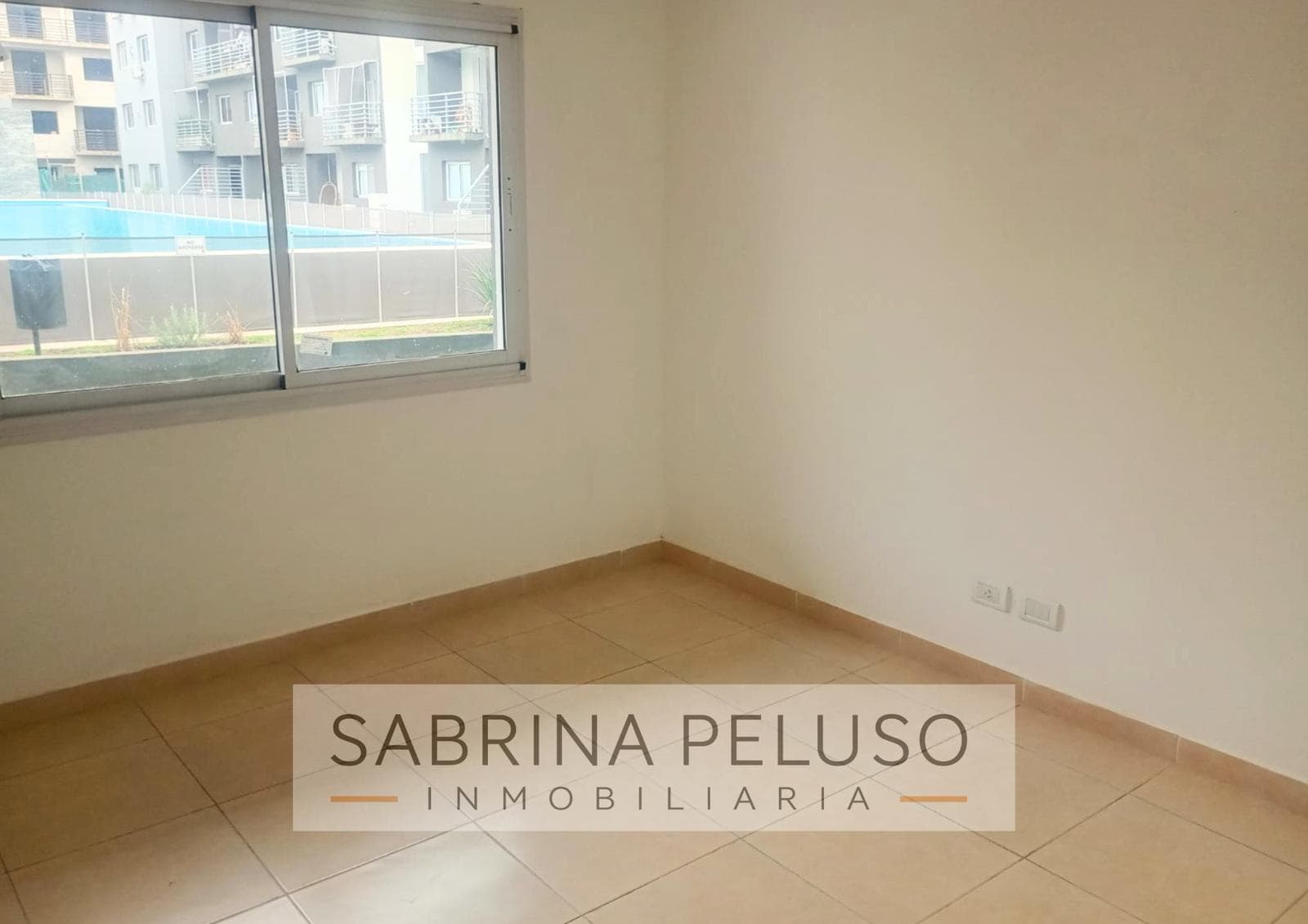 Alquiler Departamento 2 amb. con cochera Complejo Solares- Moreno