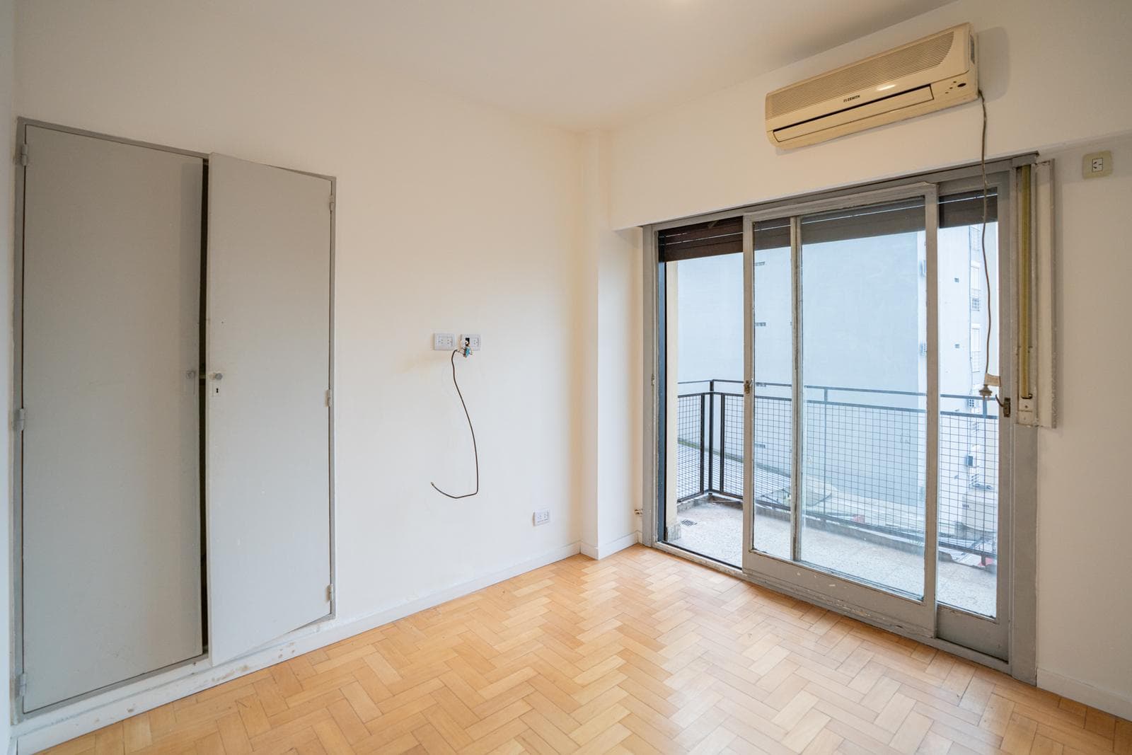 2-room apartment with a balcony in the bedroom