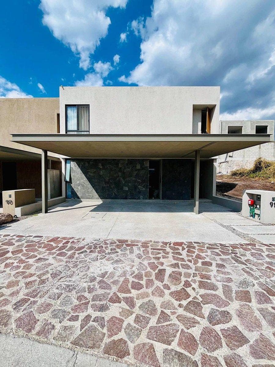 SPECTACULAR DESIGNER HOME IN ALTOZANO