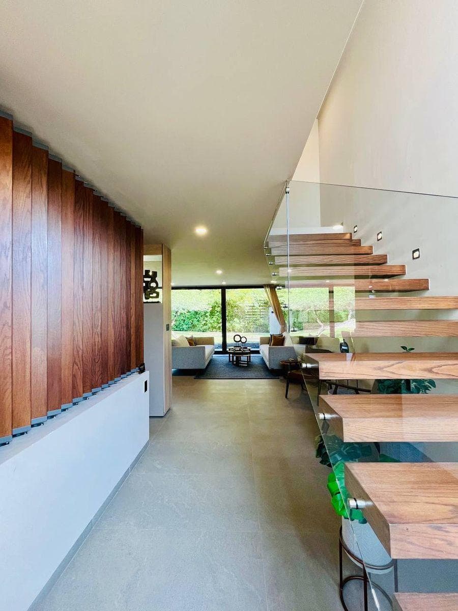 STUNNING HOME IN ALTOZANO