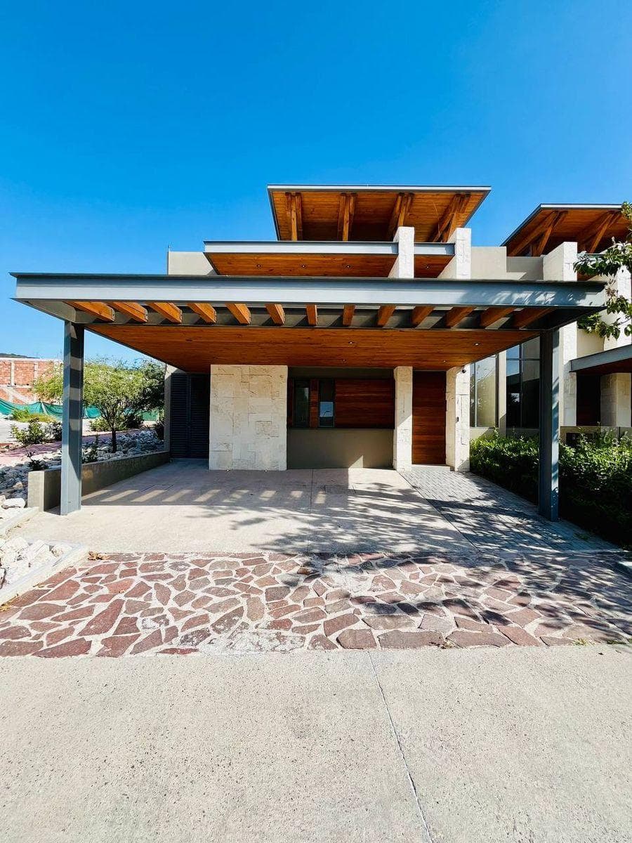 STUNNING HOME IN ALTOZANO