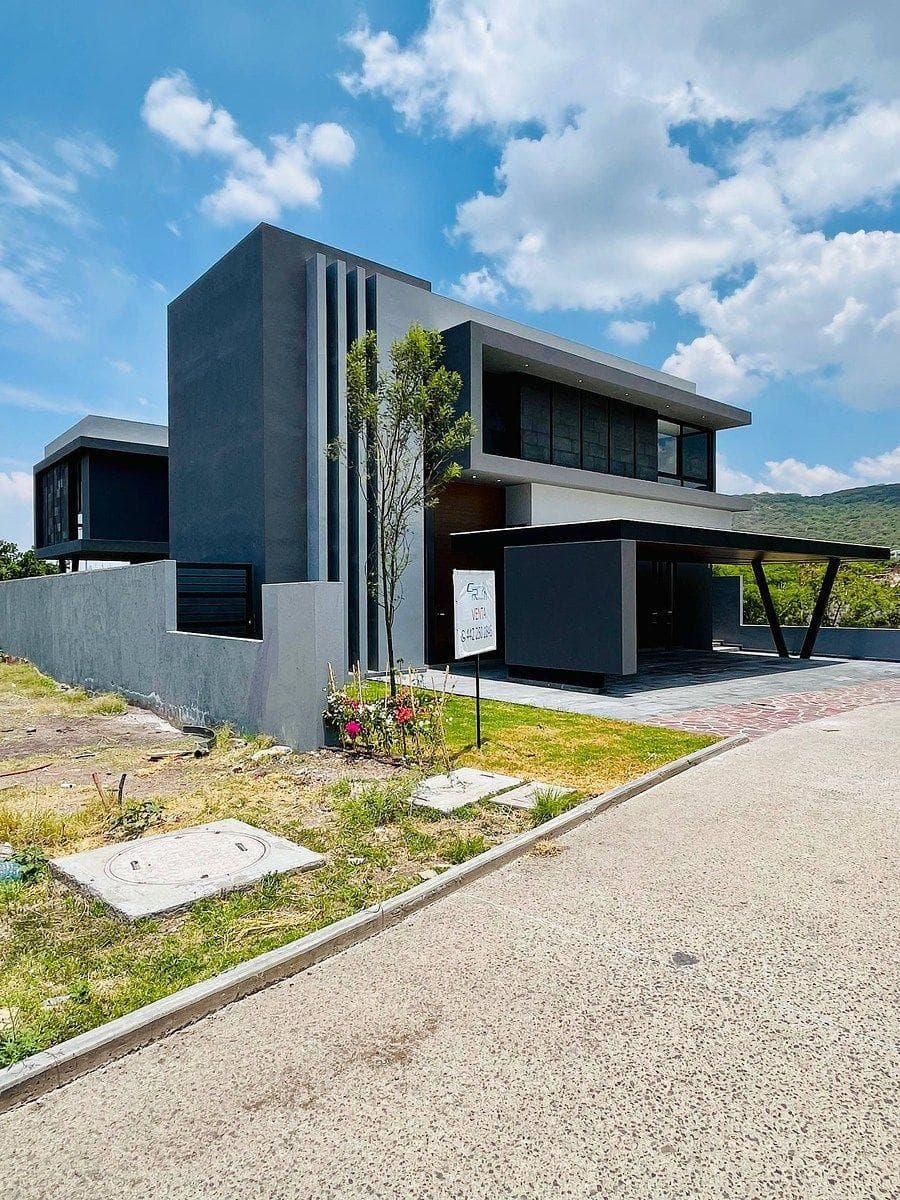 HUGE MANSION IN ALTOZANO