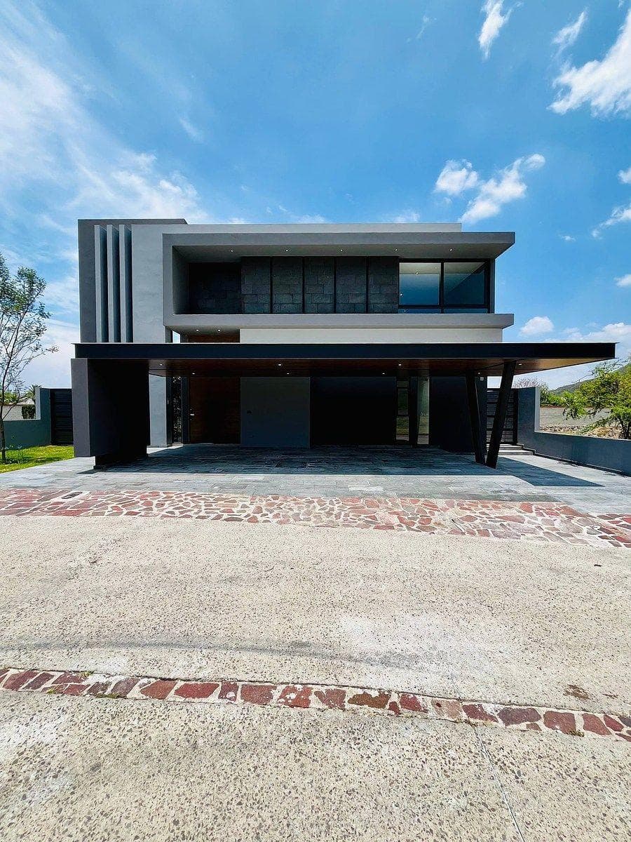 HUGE MANSION IN ALTOZANO