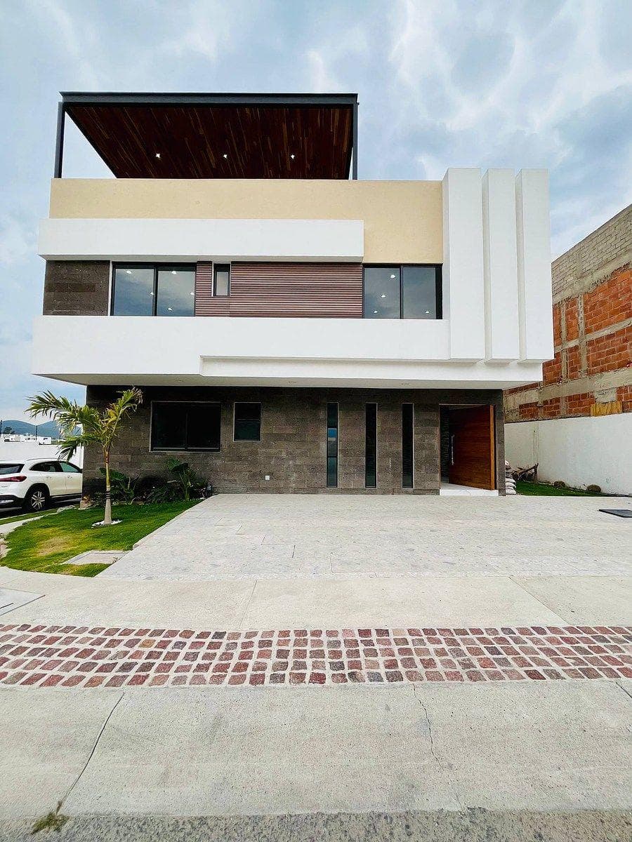 SPECTACULAR RESIDENCE IN ZIBATA