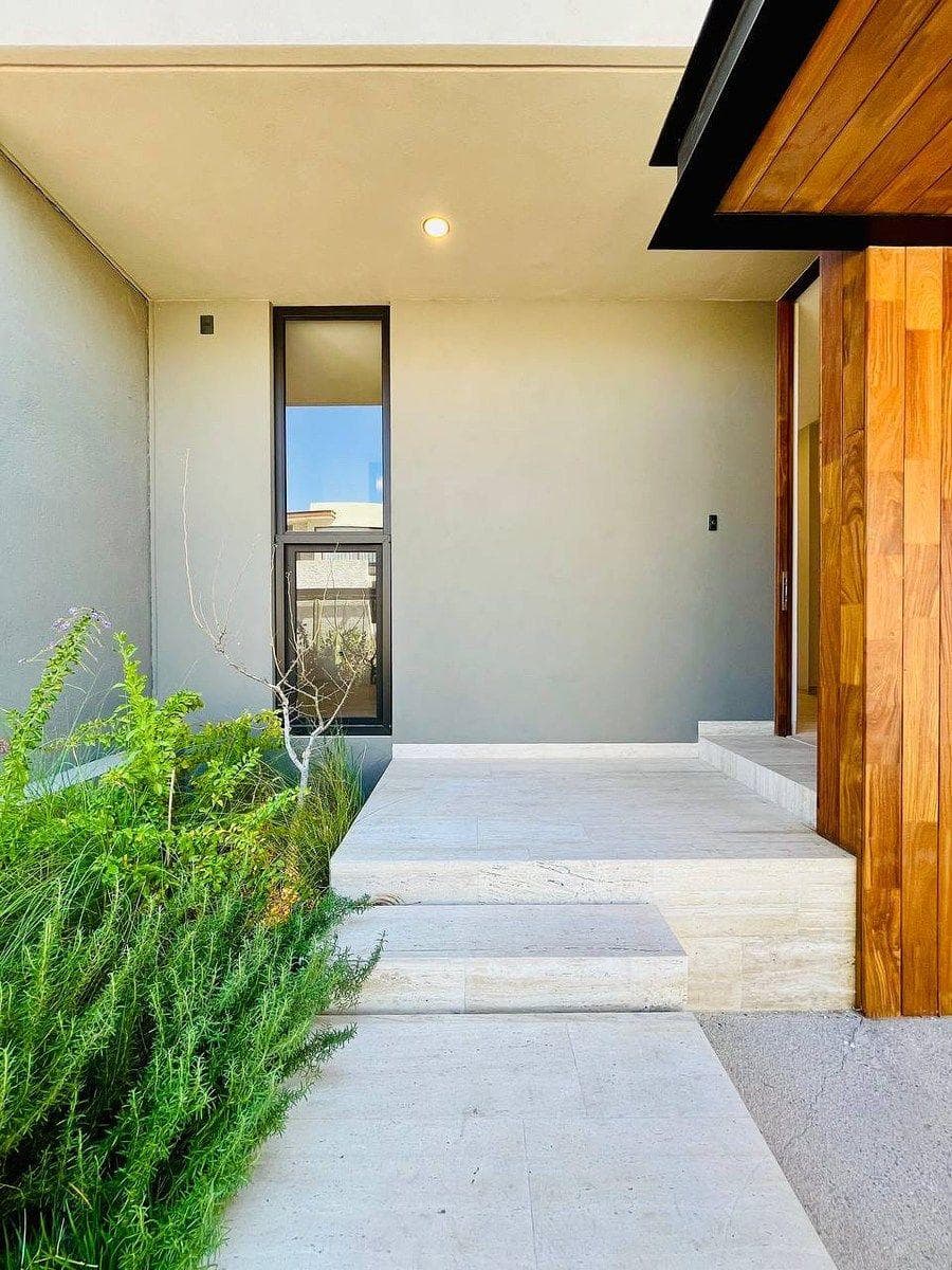 RESIDENCE WITH PREMIUM FINISHES IN ALTOZANO