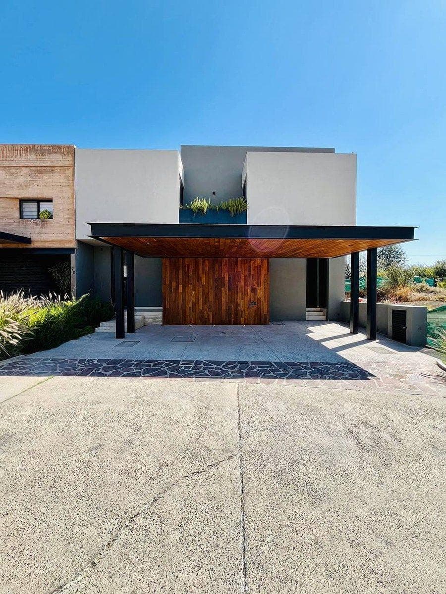 RESIDENCE WITH PREMIUM FINISHES IN ALTOZANO