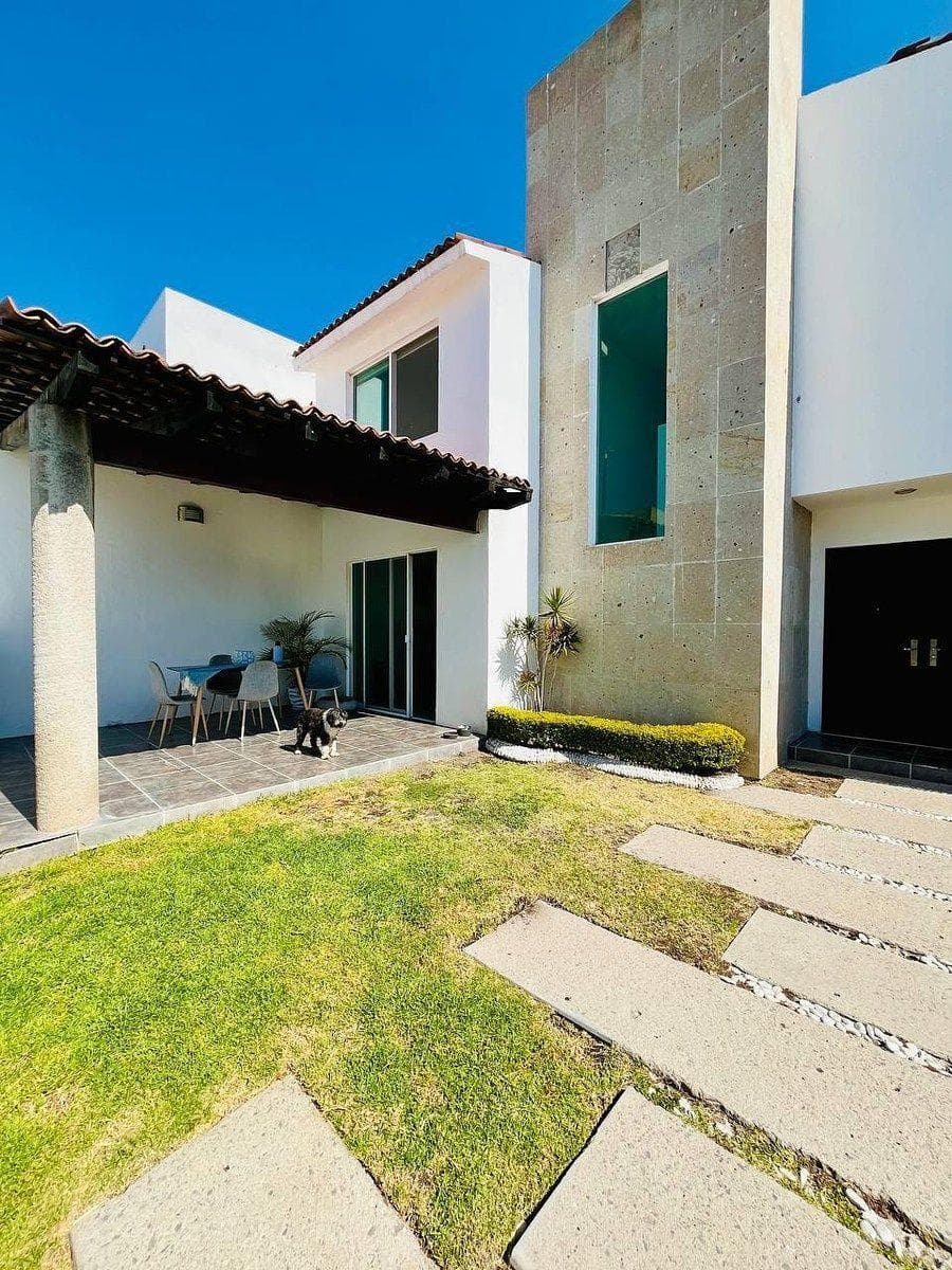 HOUSE FOR SALE IN PUNTA JURIQUILLA